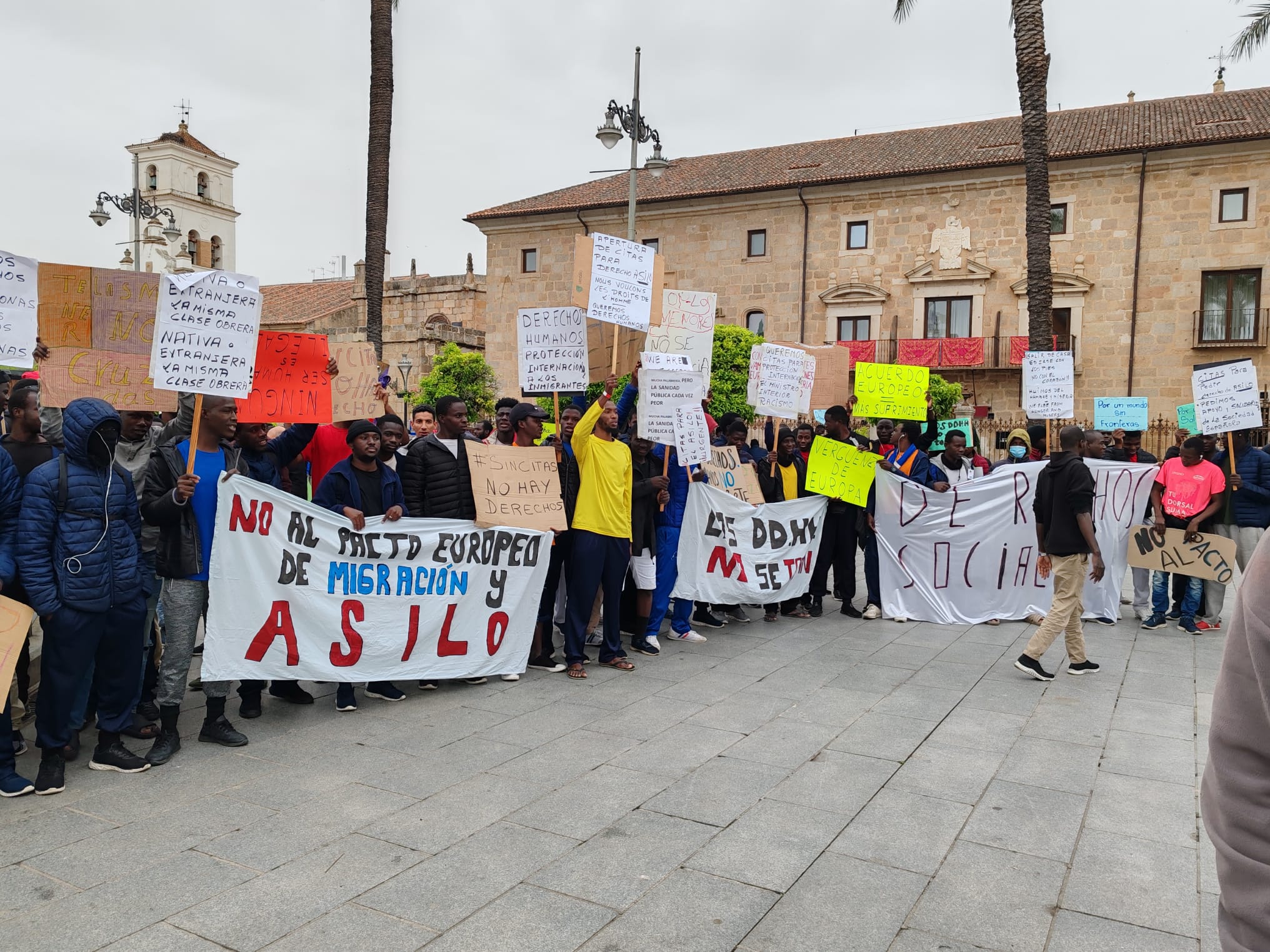 Cientos de personas protestan en Mérida contra el Pacto Europeo de Migración y Asilo