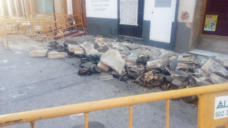 Obras de reurbanización de la calle La Mar, en Dénia. 