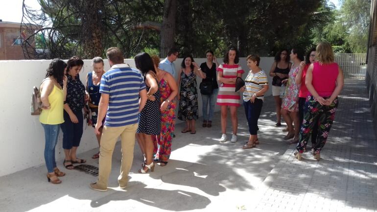 Concejales, profesores y padres de alumnos, han podido conversar sobre las intervenciones realizadas y otras necesidades del recinto.