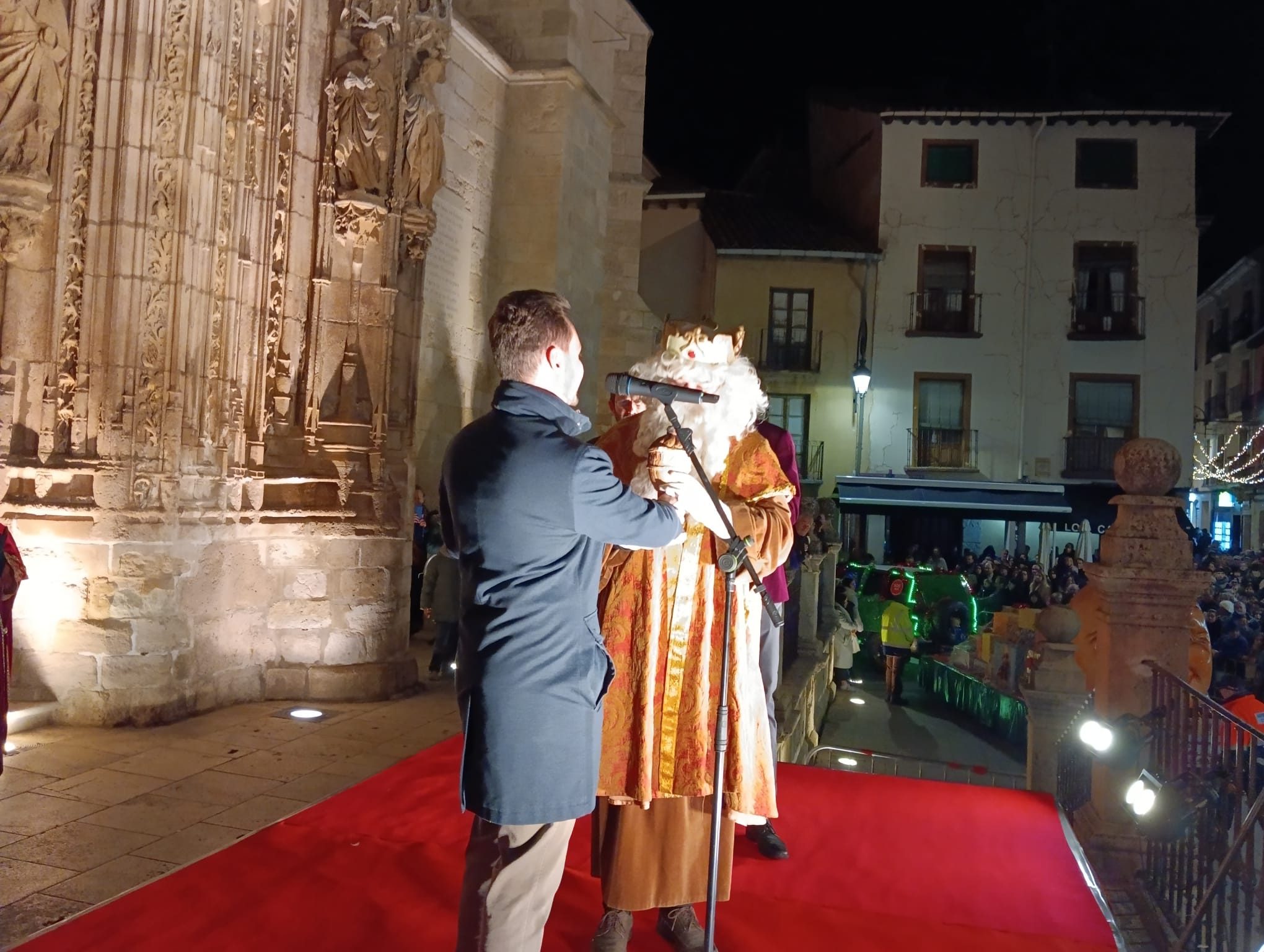 El alcalde saluda a Melchor