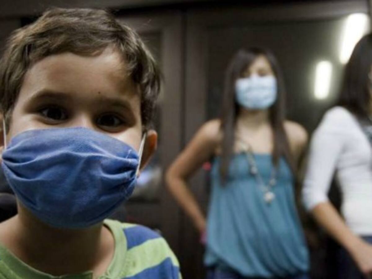 "No es de sentido común bajarse la mascarilla en el casco de Toledo"