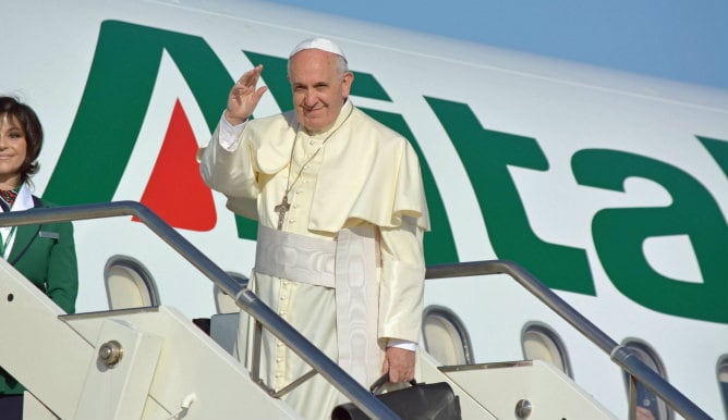 El papa Francisco a su llegada a Jordania