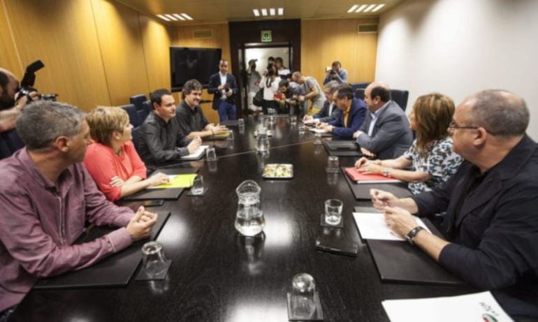 Reunion PNV EH BIldu Parlamento vasco