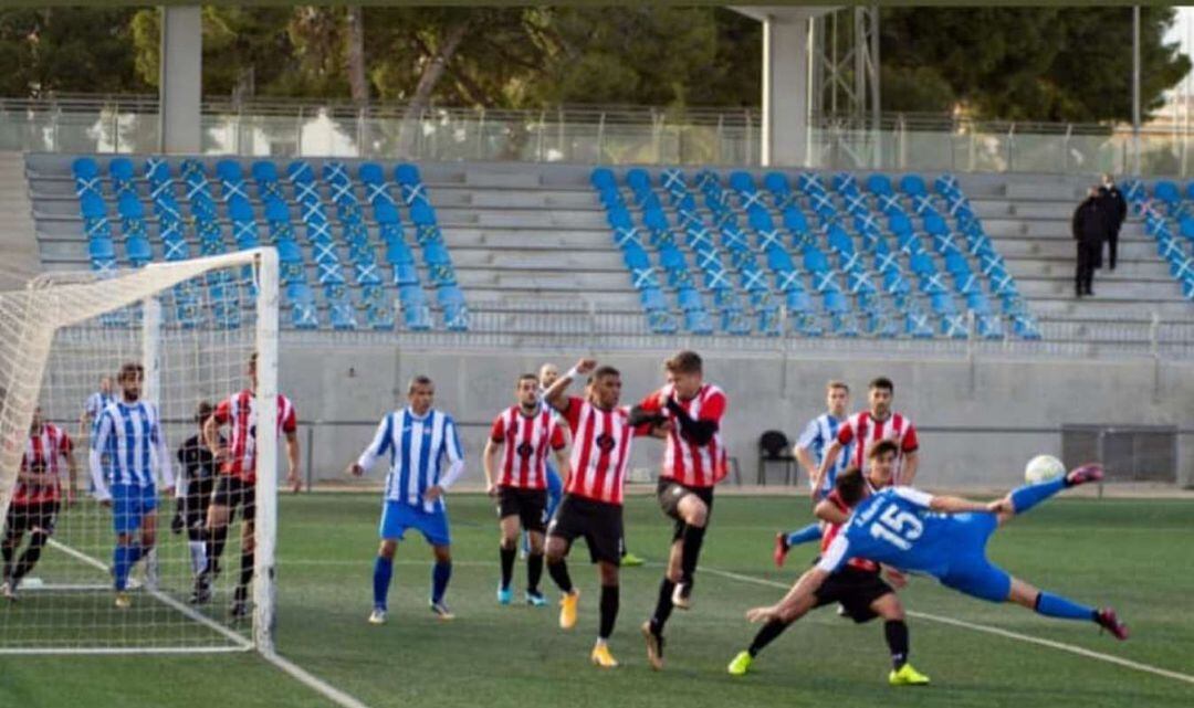 Volea de Salva Martí para anotar el primer gol