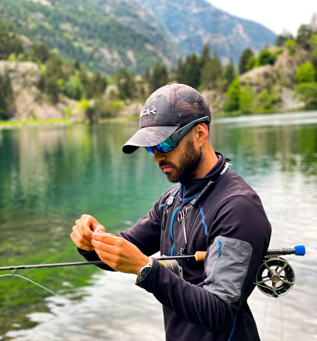 Nicolás Abadía pescando