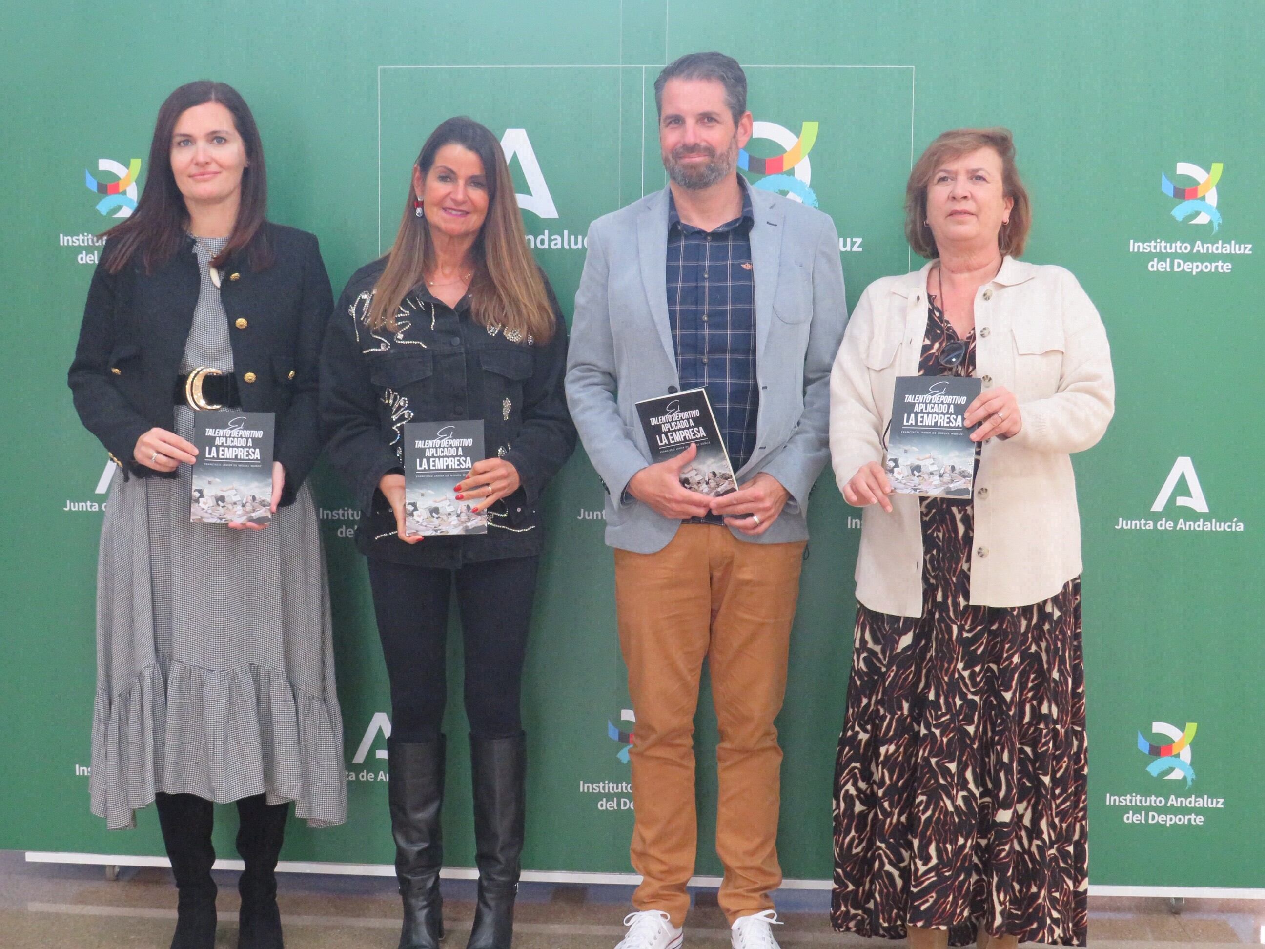 La directora general de Promoción del Deporte, Hábitos Saludables y Tejido Deportivo de la Consejería de Educación y Deporte, María de Nova, en la presentación del libro ‘Talento deportivo aplicado a la empresa’, de Francisco Javier de Miguel Muñoz