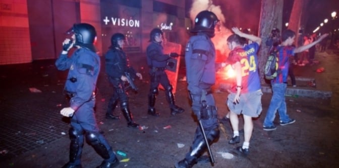 Els Mossos d'Esquadra han carregat i han detingut 84 persones durant la celebració culer aquest dissabte a la nit (XAVIER SUBIAS - ACN)