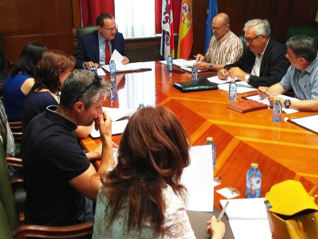 Momento de la reunión de la Comisión Provincial de Ayuda Alimentaria