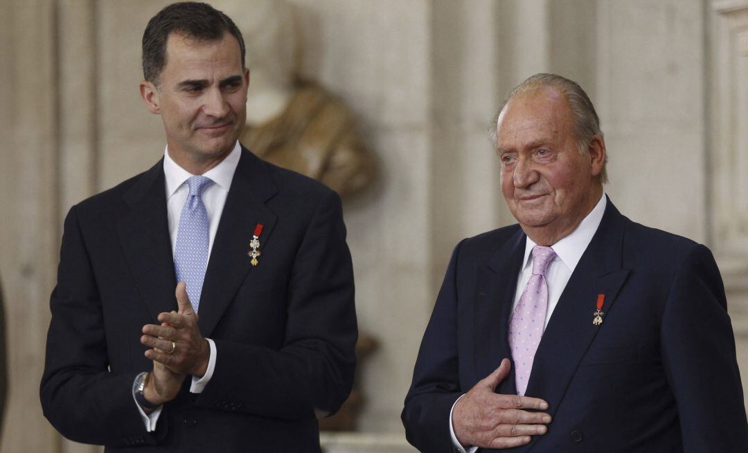 El rey de España, Felipe VI, y su padre, el rey emérito Juan Carlos I.