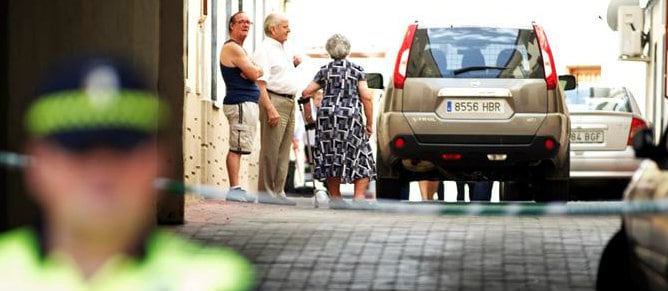 La Guardia Civil investiga la muerte de un bebé de pocos meses en una vivienda incendiada de la localidad de Torrijos (Toledo), donde el padre ha aparecido también muerto en el patio al arrojarse por el balcón, mientras que la mujer ha sido trasladada al 