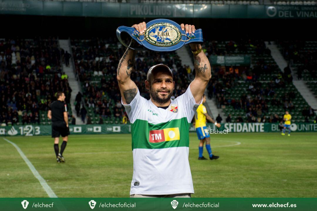 Kiko Martínez en uno de los homenajes que le ha tributado el Elche CF