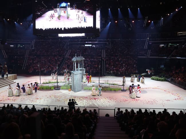 El Roig Arena acoge por primera vez la gala de elección de candidatas a Falleras Mayores de València