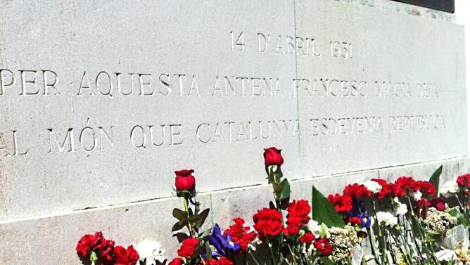 La recuperada placa de la proclamació de la República catalana al centre emissor de Ràdio Barcelona al Tibidabo