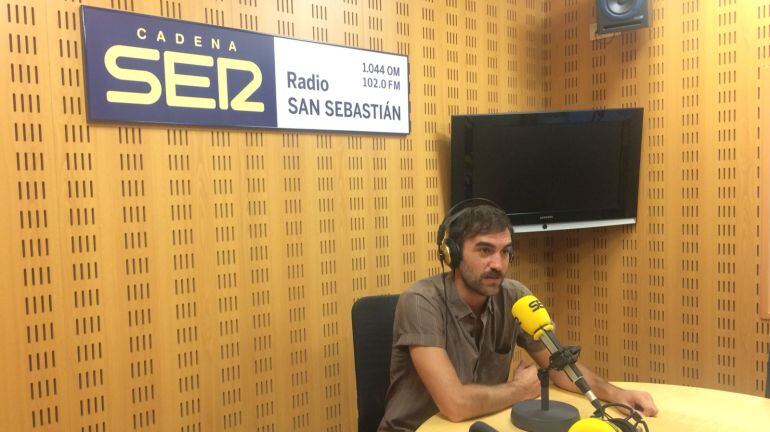 Jon Plazaola en el estudio de Radio San Sebastián - Cadena SER