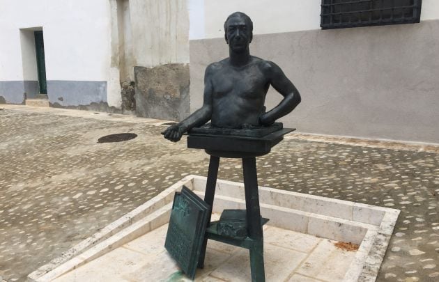 Escultura de Marco Pérez en la placeta de San Andrés, en Cuenca.