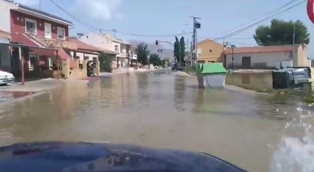 La unidad móvil de Radio Murcia Cadena SER en El Raal
