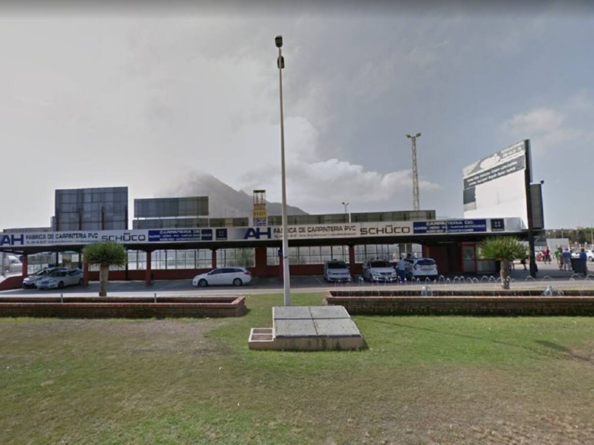 Los "taxis piratas" campan a sus anchas en La Línea