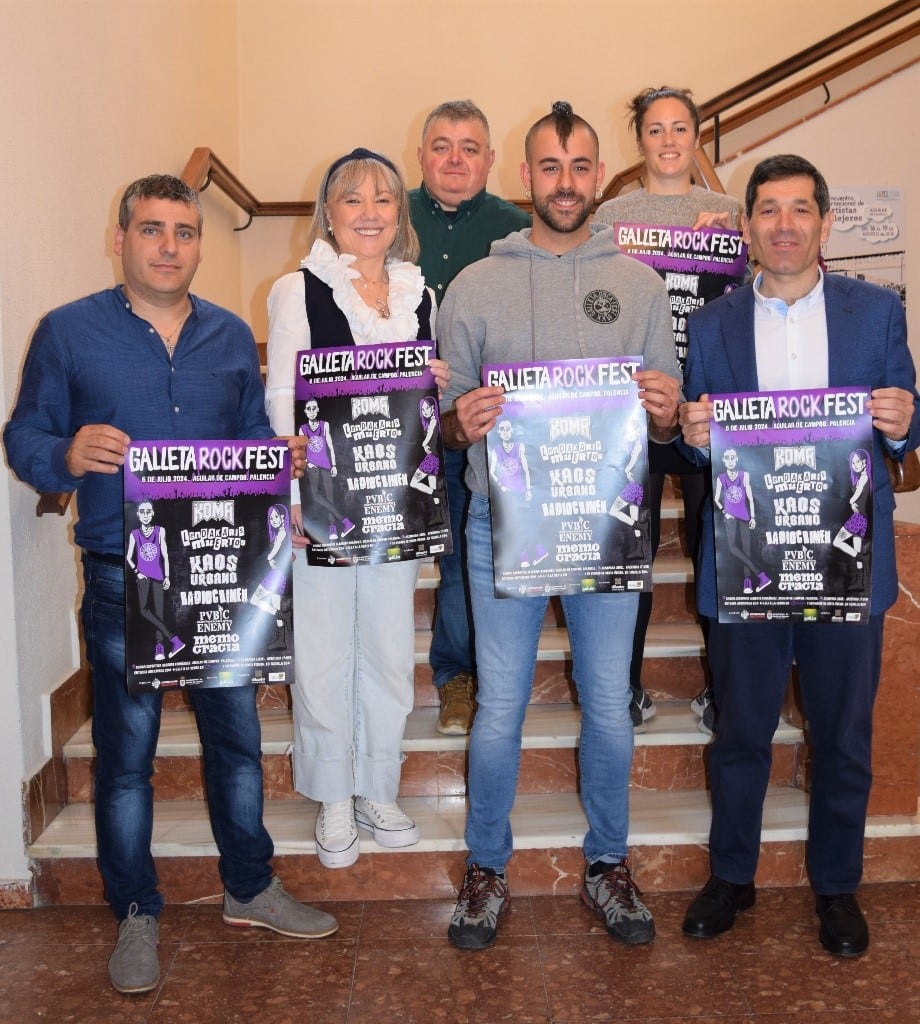 De izquierda a derecha: Giovanni Peláez, concejal de Festejos de Aguilar de Campoo; María José Ortega, alcaldesa de Aguilar de Campoo; Ramón Ortega, teniente de alcalde de Aguilar 
de Campoo; David Calderón, portavoz de la Asociación Galleta Rock; Sheila Palomo, 
responsable Área Gestión Ética, Responsable y Excelente de Galletas Gullón; y Paco Hevia , 
director Corporativo de Galletas Gullón