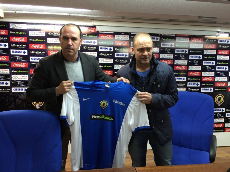 Vicente Mir, con Dani Barroso, en su presentación