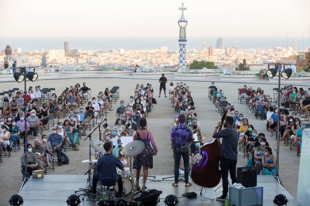 Uno de los conciertos del ciclo Música als Parcs, celebrado en formato reducido para cumplir con las medidas de prevención de contagios de coronavirus.