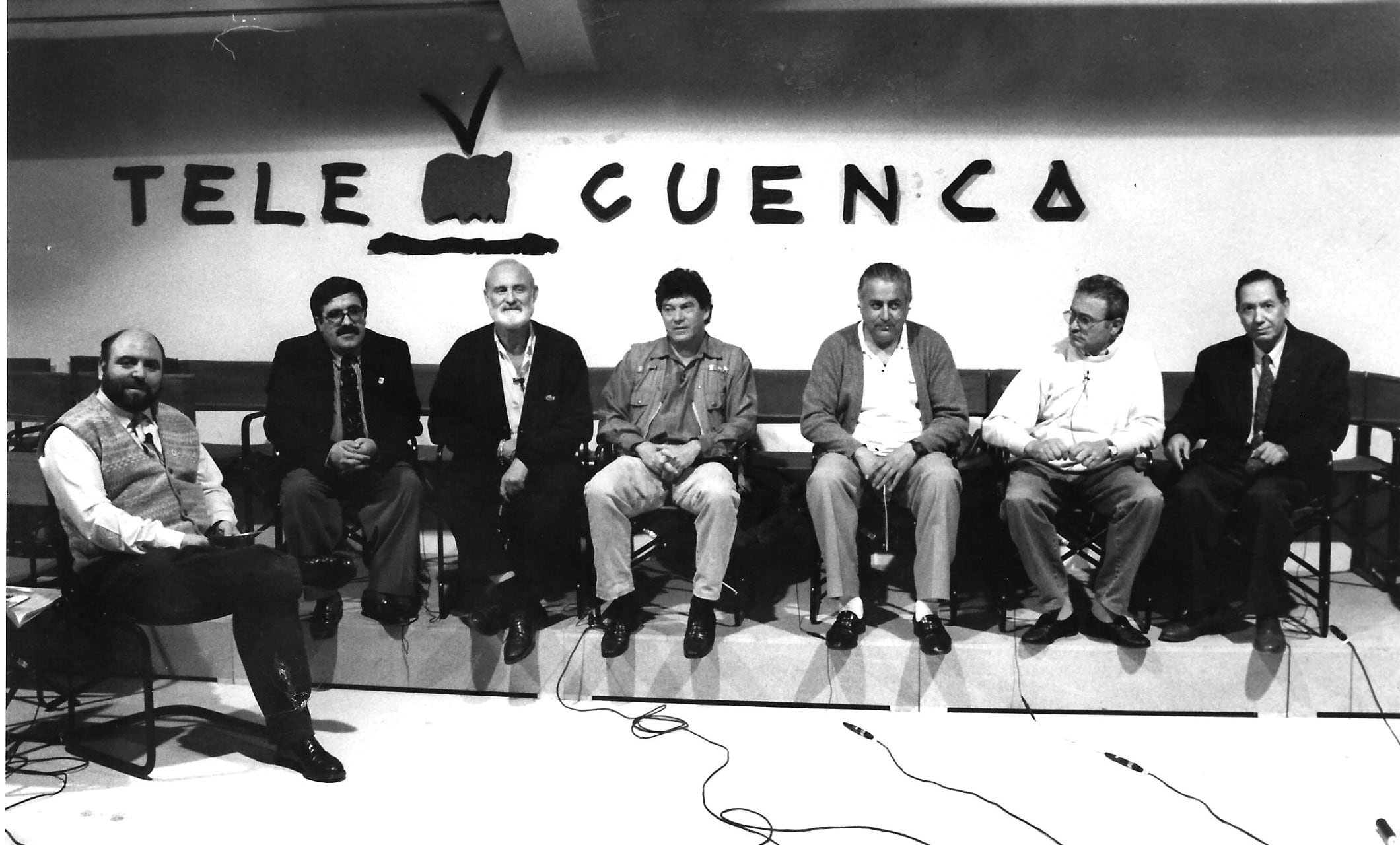 Programa en Tele Cuenca. De izda. a dcha., José Luis Pinós, José Vicente Ávila, Antonio de Conca, Fredy Muñoz, Jesús Patiño, Jaime Huélamo y Gonzalo Pelayo.