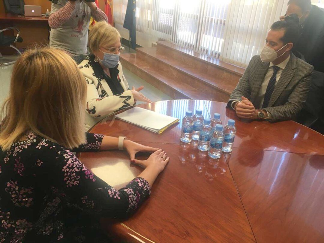 Reunión consellera con alcaldes de Elda y Petrer