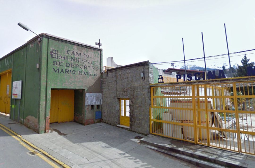 Imagen de la entrada a las instalaciones deportivas de Mario Emilio.