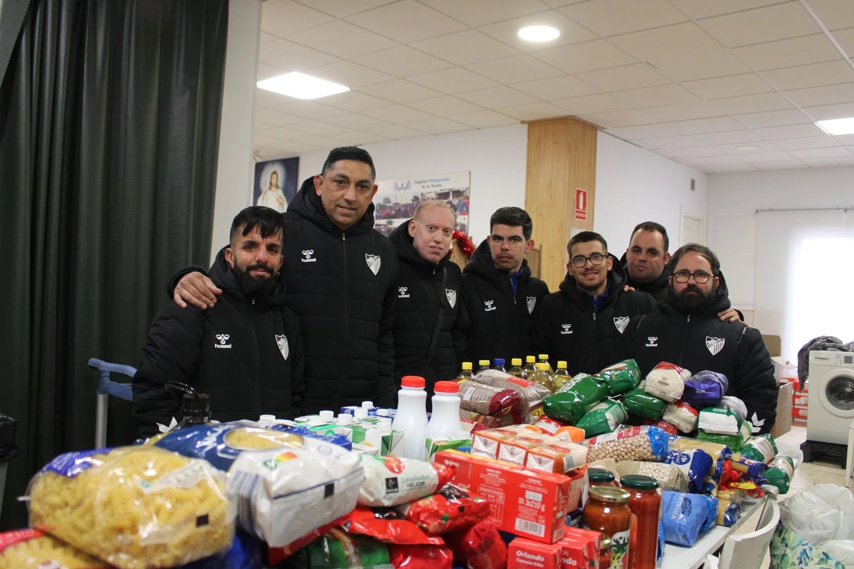 La Fundación Málaga CF concluye la iniciativa de los Jueves Solidarios con una visita a Ángeles Malagueños de la Noche
