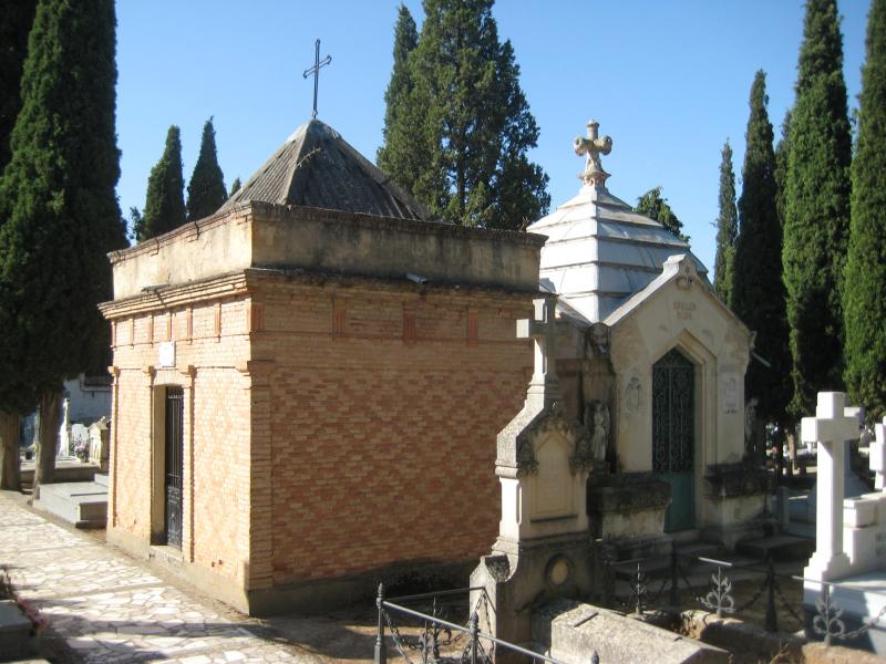 Patios de Ntra. Sra. de la Antigua, en el Cementerio de Guadalajara