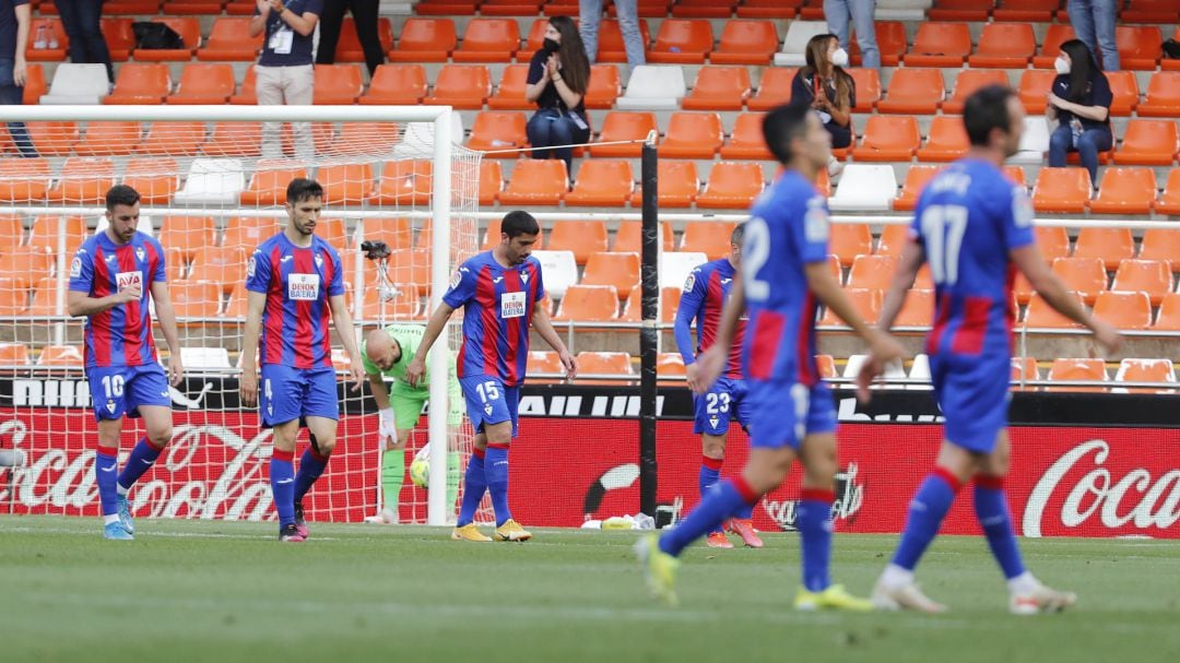 Jugadores del Eibar durante el Valencia-Eibar | SD Eibar