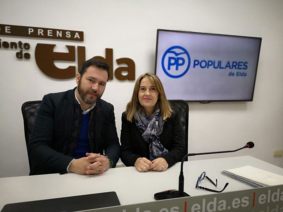 Fran Muñoz y Reme Yáñez, del PP, en Elda
