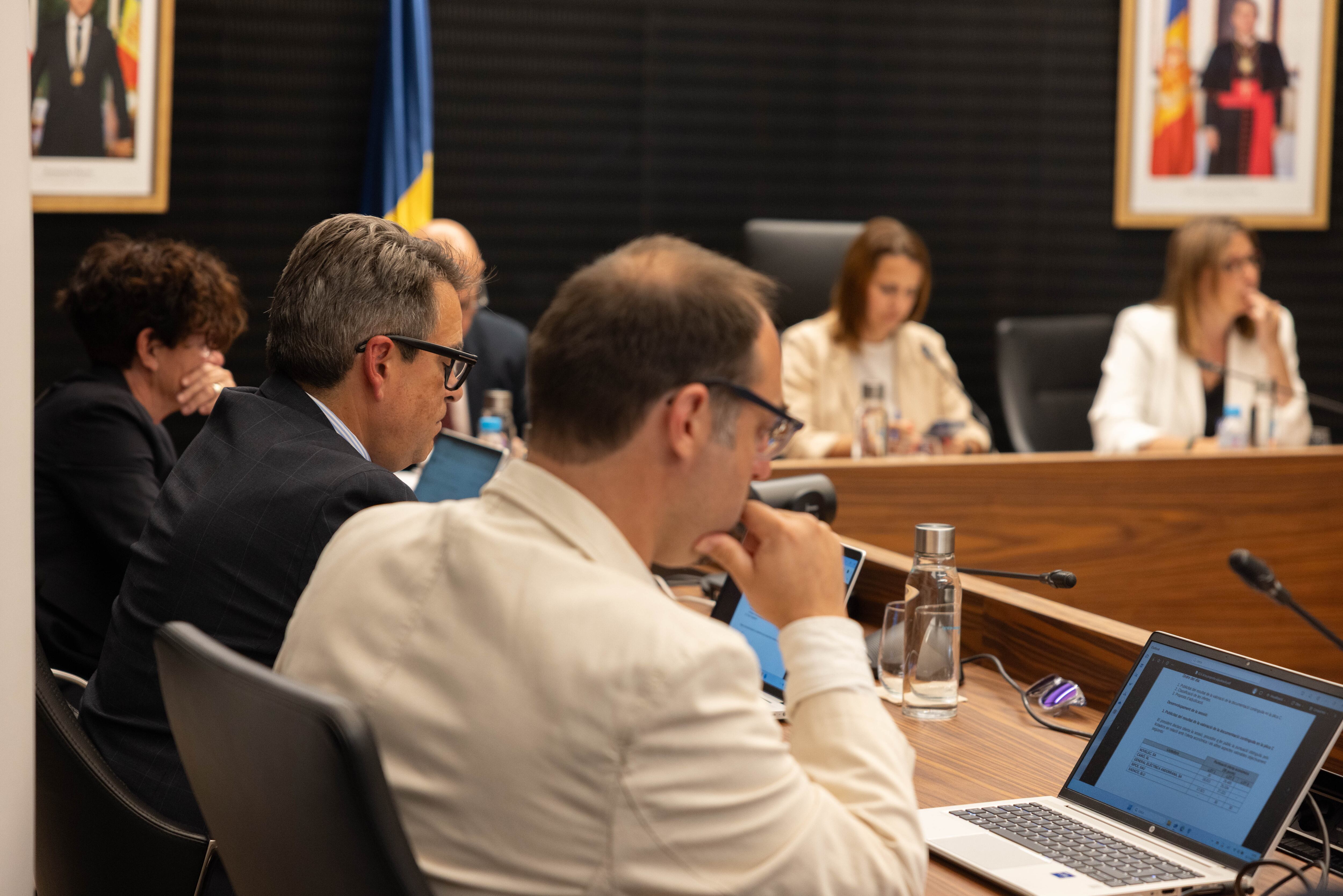 El conseller escaldenc, David Pérez, durant la sessió del consell de comú celebrada el juliol passat