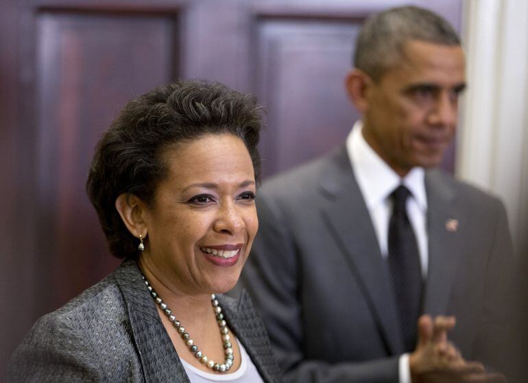 El presidente Barak Obama escucha la intervencion la  nominada para Fiscal General del Estado Loretta Lynch en la habitacion Roosvelt de la Casa Blanca, en Washington . Sábado, Noviembre, 8 2014  