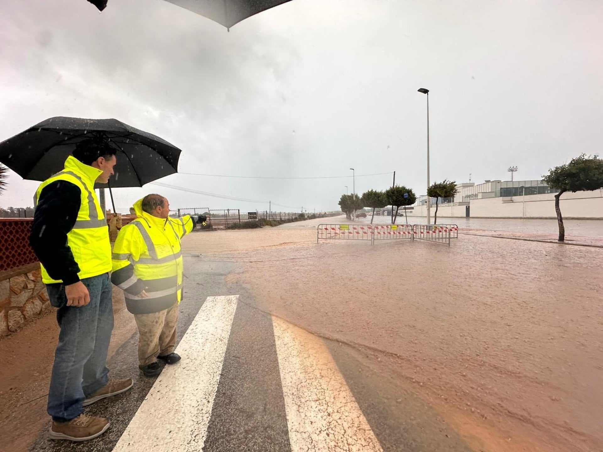 Dos carreteras se mantienen cortadas al tráfico: la que une Los Belones con Los Nietos y otra en El Mojón 