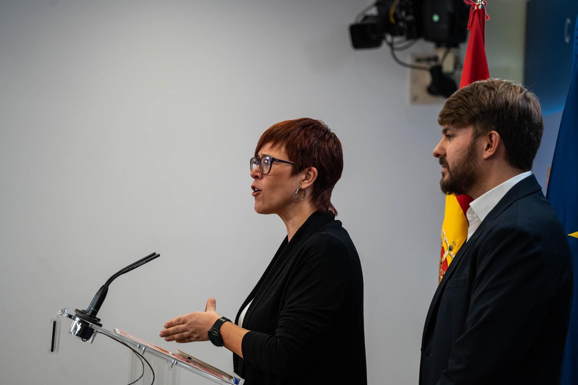 La portavoz de Compromís en el Congreso, Àgueda Micó y el diputado de Compromís-Sumar en el Congreso, Alberto Ibáñez, ofrecen una rueda de prensa anterior a la Mesa del Congreso