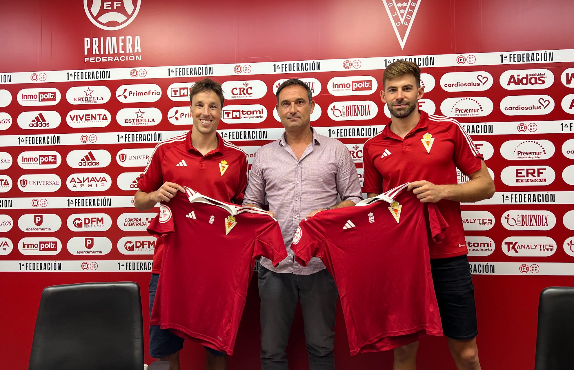 Javi Recio en la presentación de Tomás Pina y Gianni Cassaro