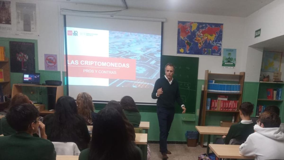 Charlamos con el DG de Juventud y con el economista Manu Marín sobre charlas de criptomonedas en institutos madrileños