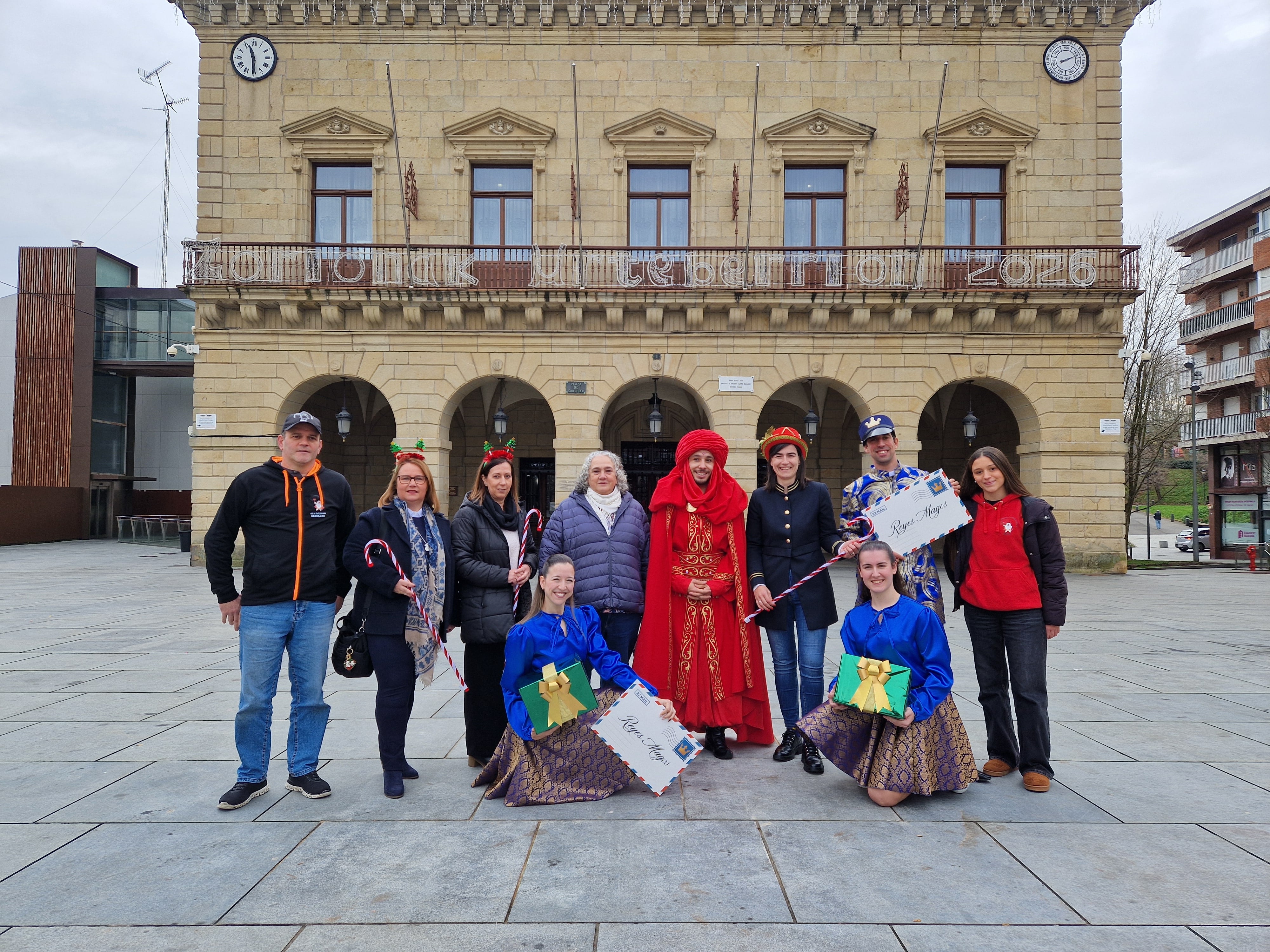 Organizadores de la cabalgata de los Reyes Magos en Irun.