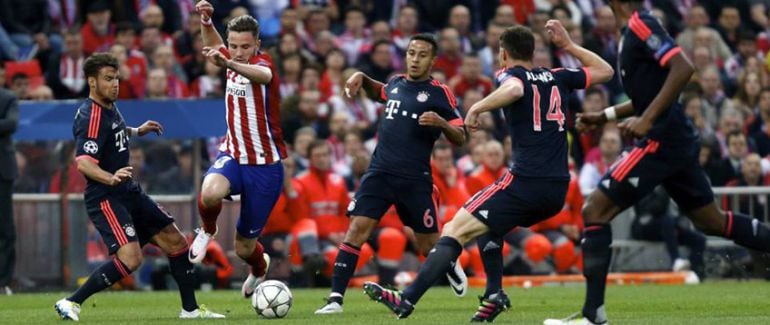 Saúl Níguez durante el partido de Champions contra el Bayern