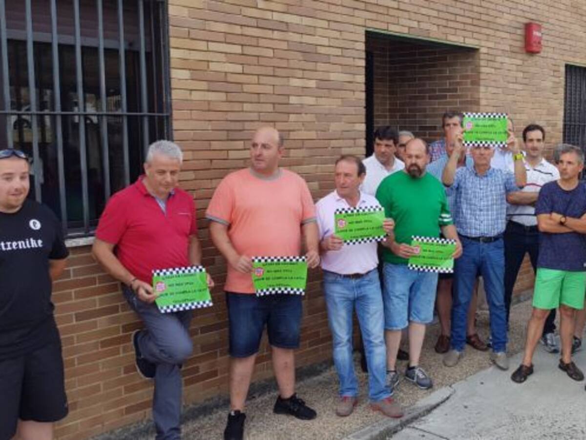 Los taxistas navarros volverán a parar desde esta medianoche