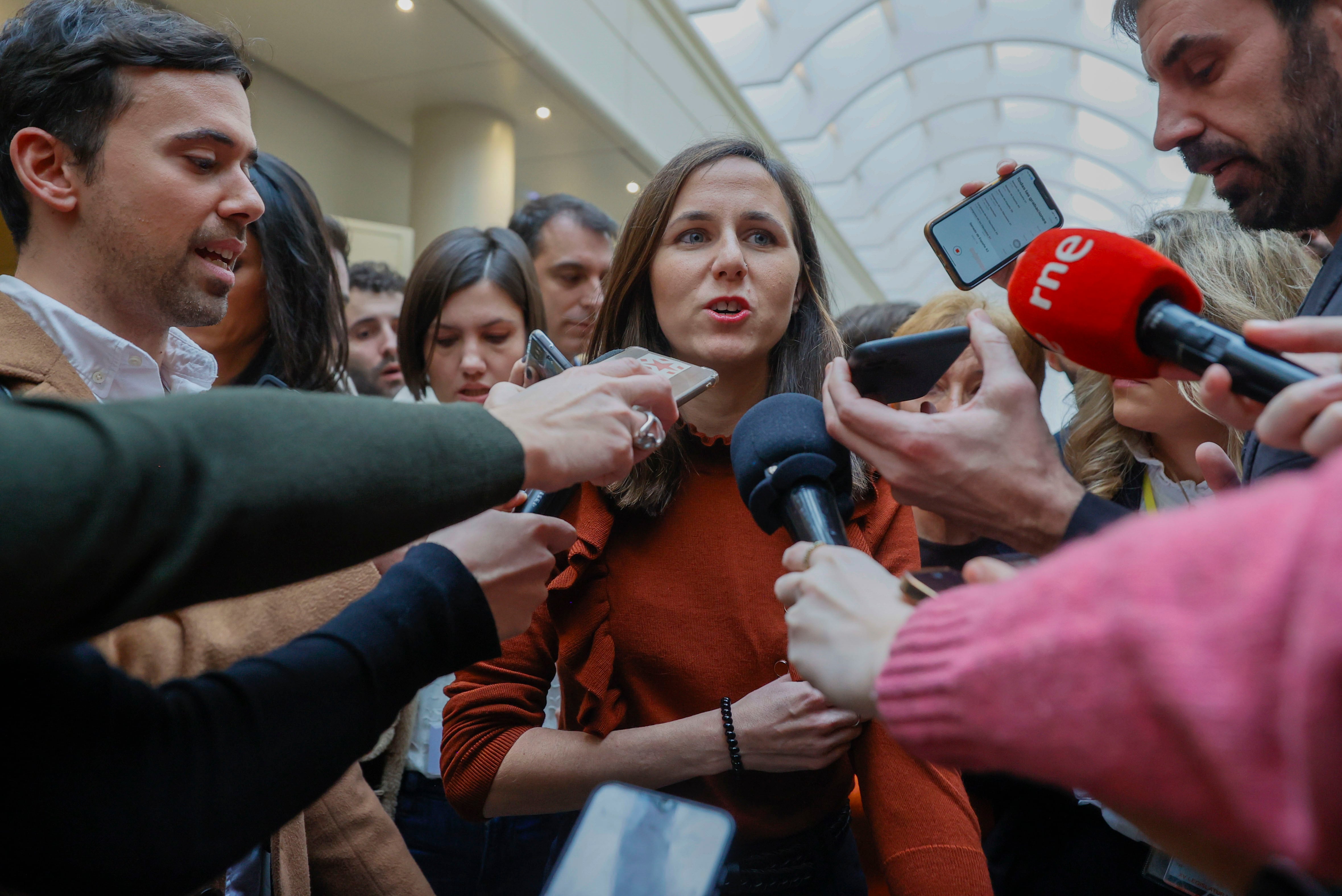 La líder de Podemos, Ione Belarra, en una foto de archivo atendiendo a los medios en el Congreso