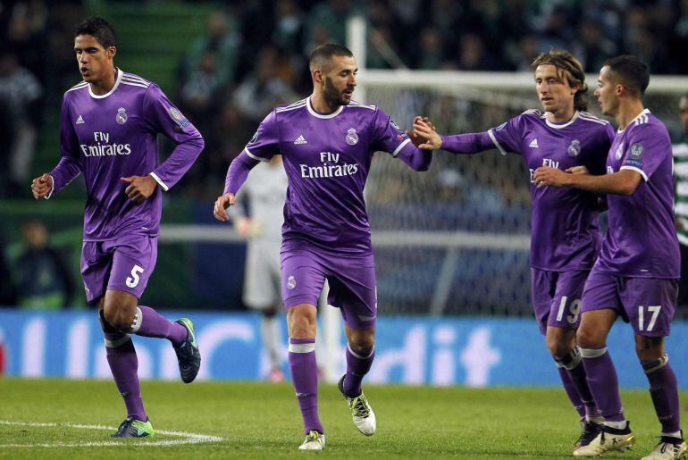 Benzema celebra su gol ante el Sporting de Portugal