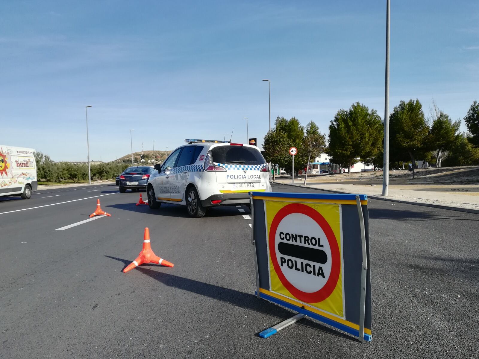 Uno de los controles de la Policía Local de Jaén durante la última campaña de vigilancia.