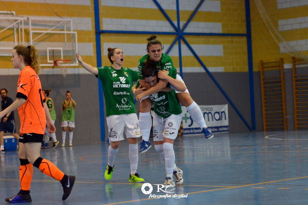 Juagadoras del Guada FSF celebrando uno de los goles ante el Amarelle