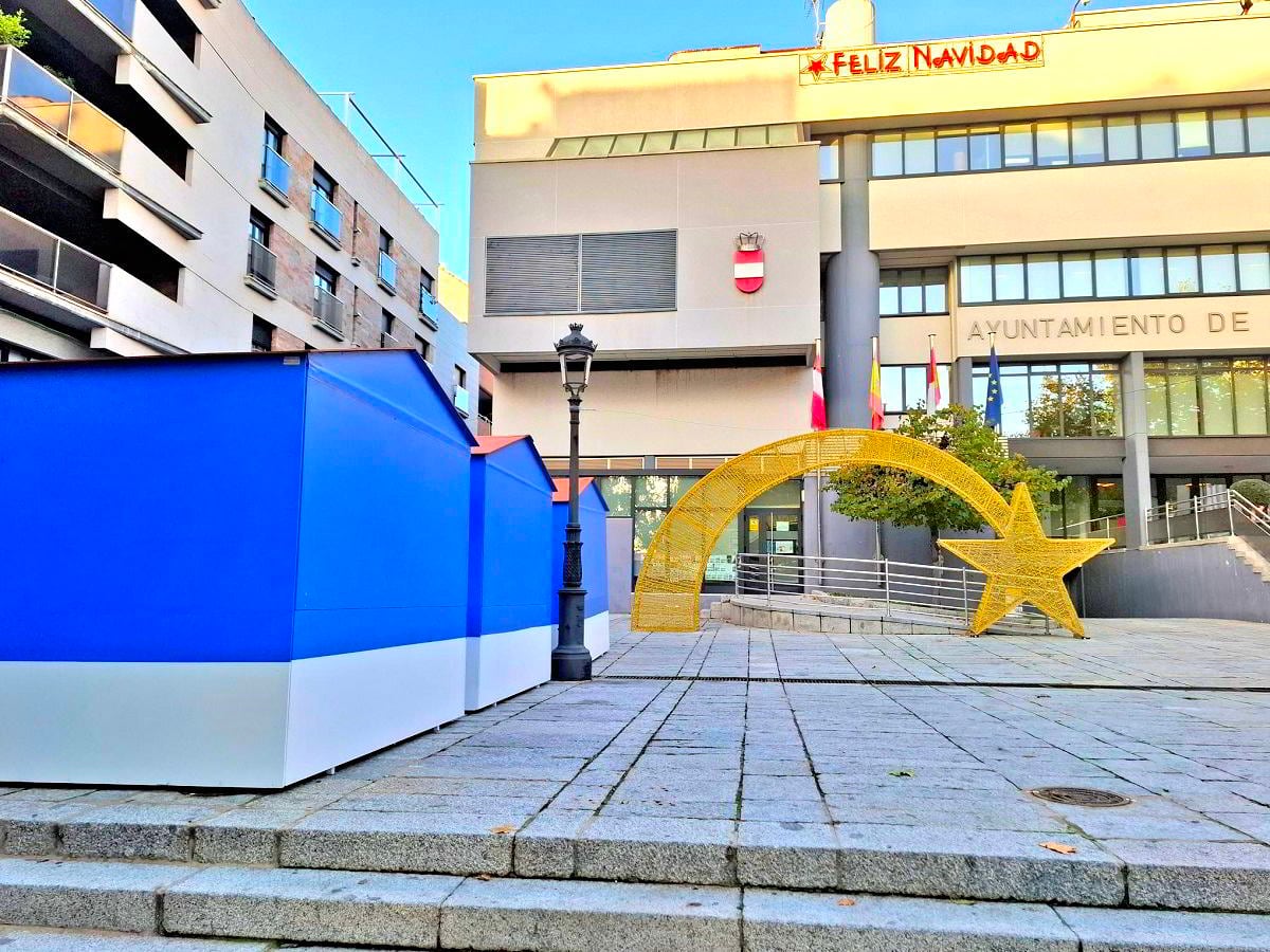 Mercadillo navideño en la plaza del Ayuntamiento de Puertollano