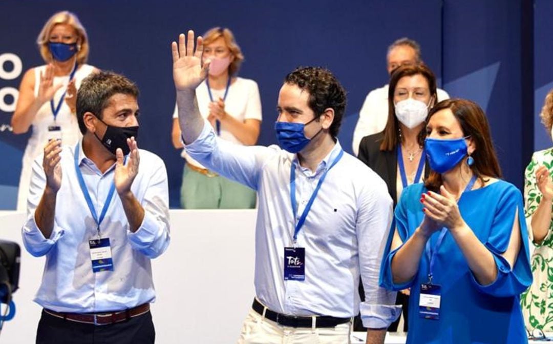 La secretaria general del PPCV, María José Catalá, junto al secretario general del PP Teodoro García Egea y al nuevo presidente regional Carlos Mazón. 