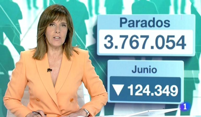 Ana Blanco ofrece los datos del paro en el Telediario de las 21:00 horas.