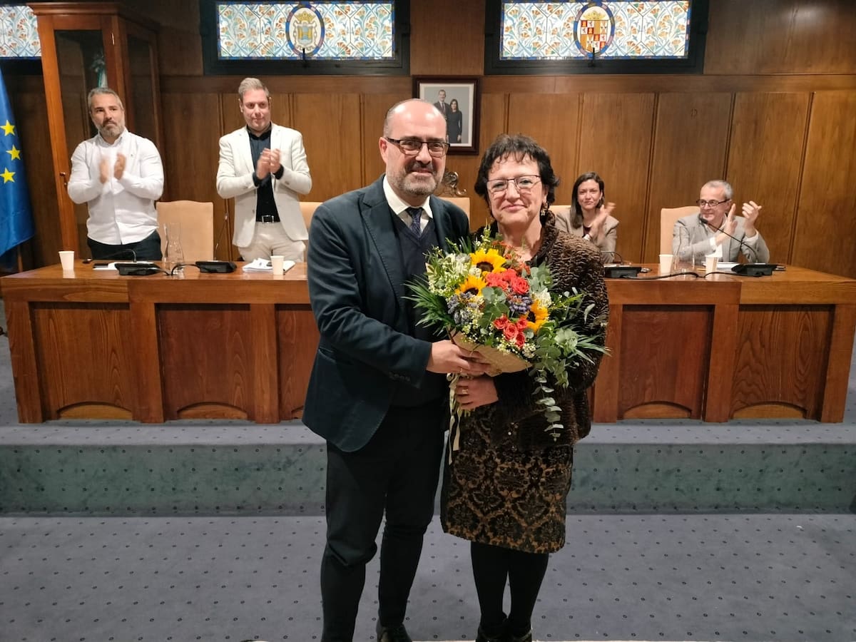 El PP agradece la "altura de miras" del PSOE para liberar dinero a las asociaciones en un pleno de doble protagonismo para la interventora, por su informe y por su jubilación