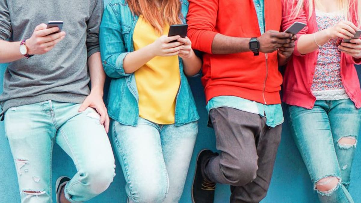 Pepi García, portavoz de Confedampa: "Cuanto más se prohíba el móvil más curiosidad despertará, es mejor educar y enseñar a utilizarlo con respeto"