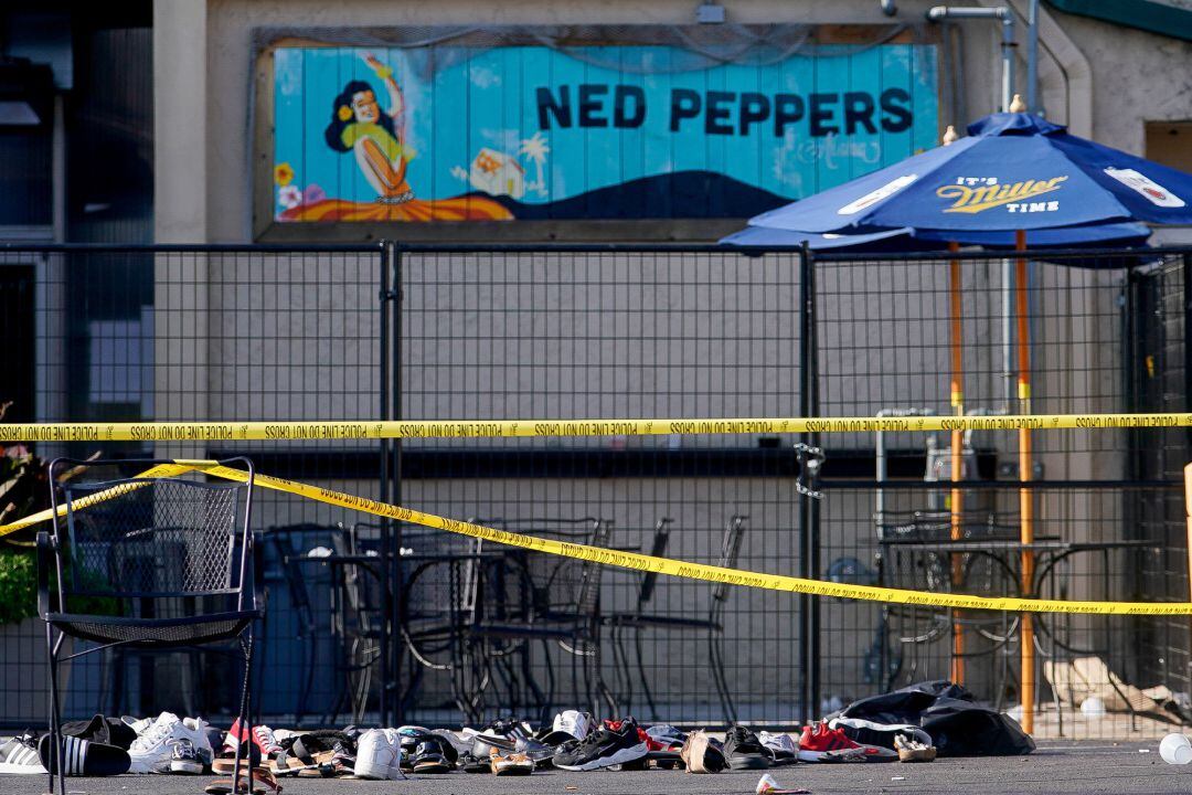 Zapatos apilados después de la masacre en Dayton, Ohio. 